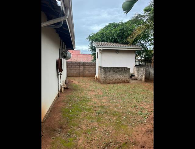 2 BEDROOM SIMPLEX TO LET IN MONTCLAIR